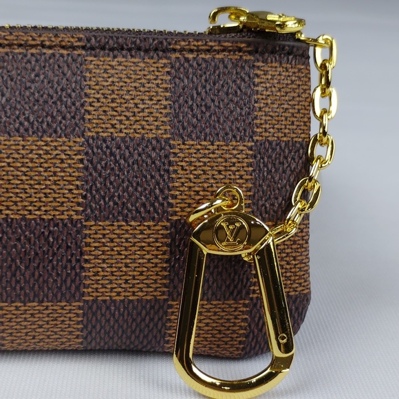 Monogramed Credit Card And Key Chain Case. - Picture 9 of 15